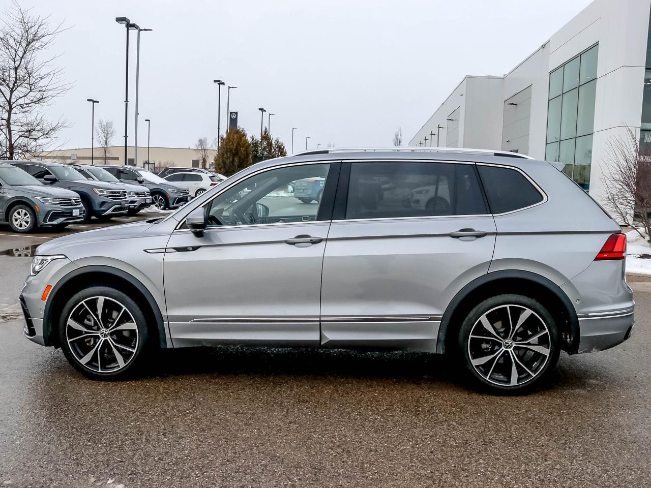 2022 Volkswagen Tiguan HIGHLINE R-LINE 4MOTION Photo