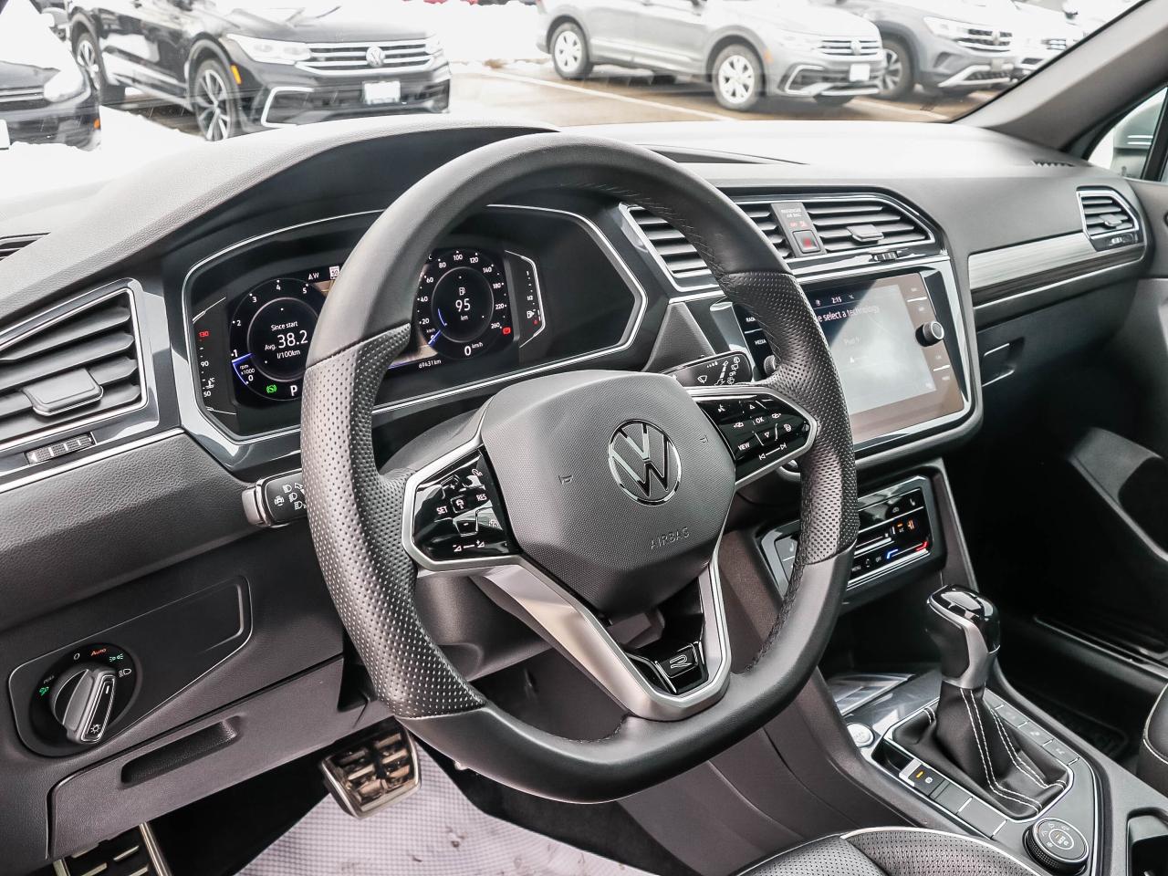 2022 Volkswagen Tiguan HIGHLINE R-LINE 4MOTION Photo