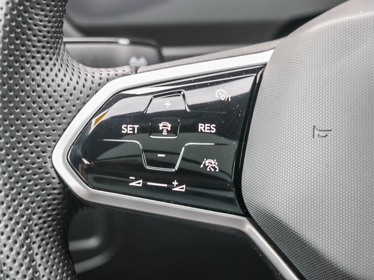 2022 Volkswagen Tiguan HIGHLINE R-LINE 4MOTION Photo