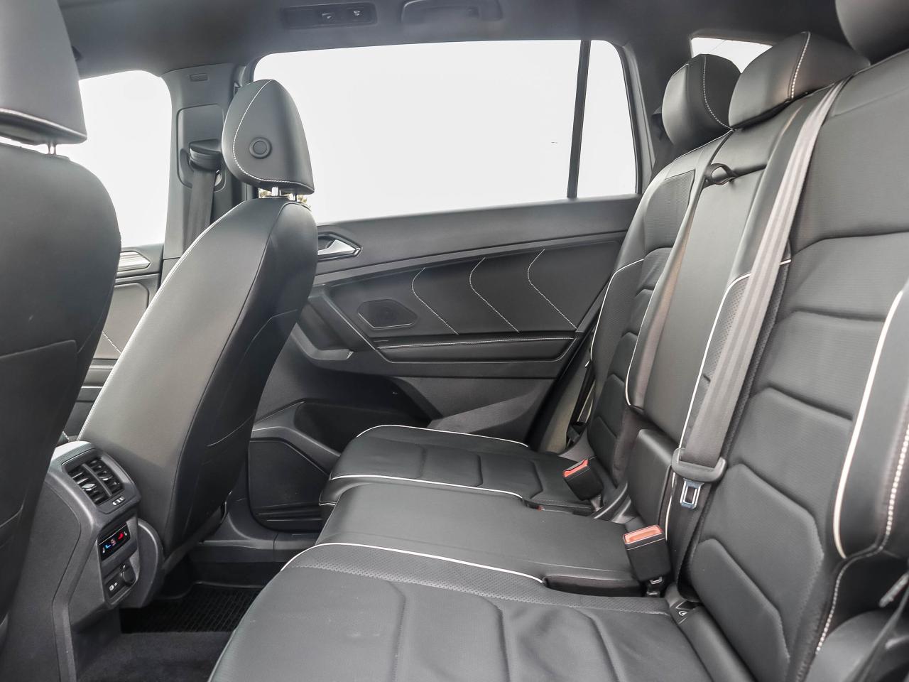 2022 Volkswagen Tiguan HIGHLINE R-LINE 4MOTION Photo