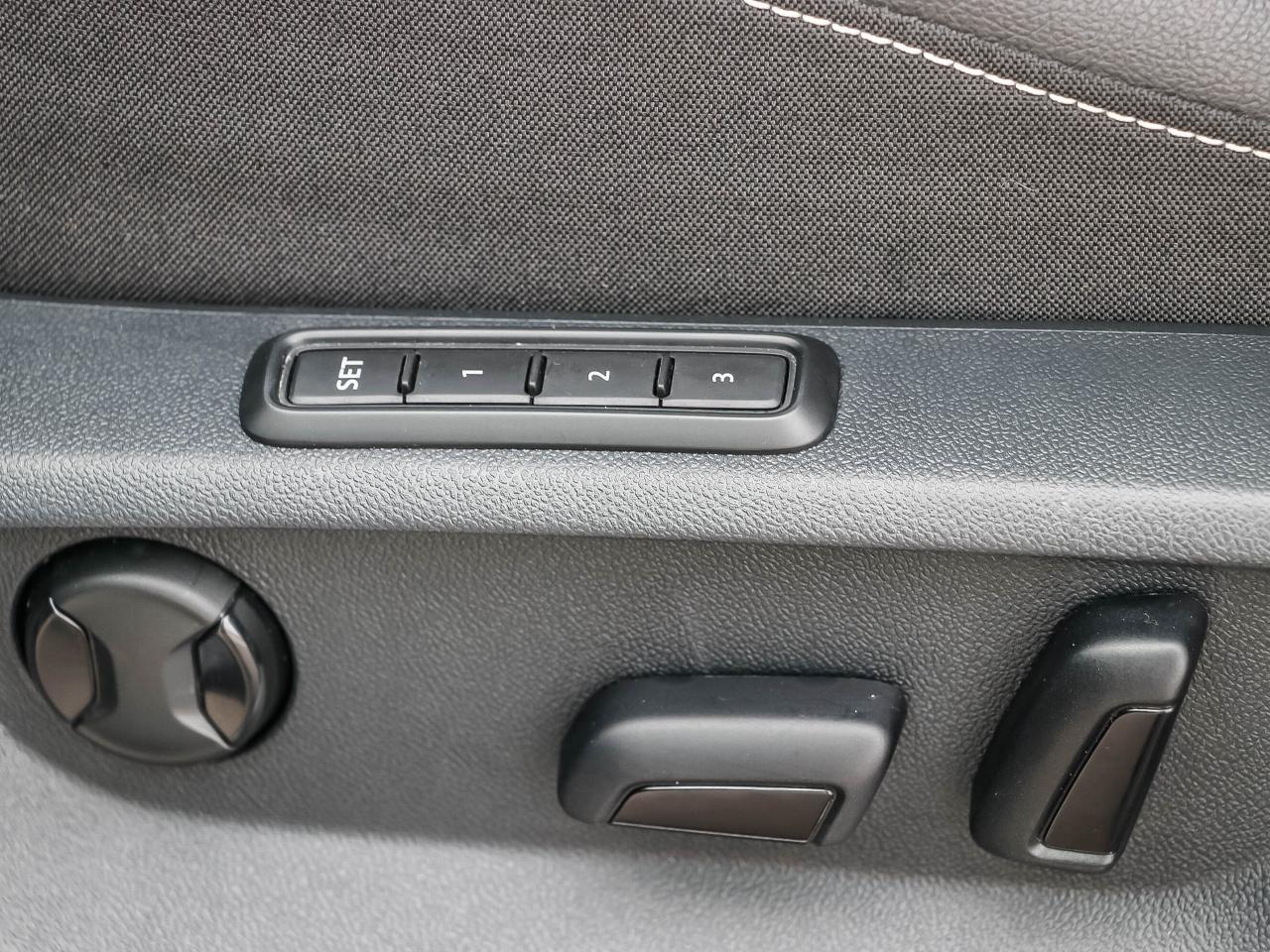 2022 Volkswagen Tiguan HIGHLINE R-LINE 4MOTION Photo