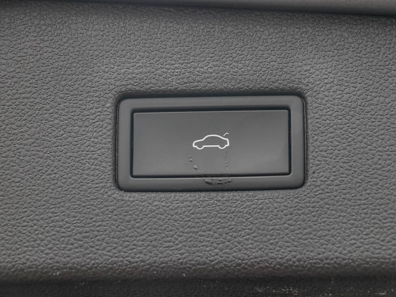 2022 Volkswagen Tiguan HIGHLINE R-LINE 4MOTION Photo