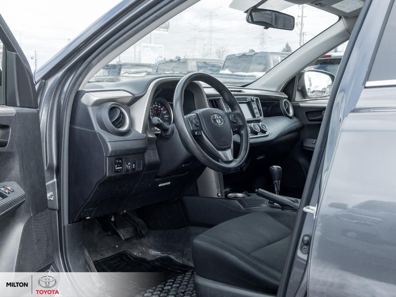 2015 Toyota RAV4 LE UPGRADE TOUCH SCREEN HEATED SEATS CAMERA ONE OW Photo