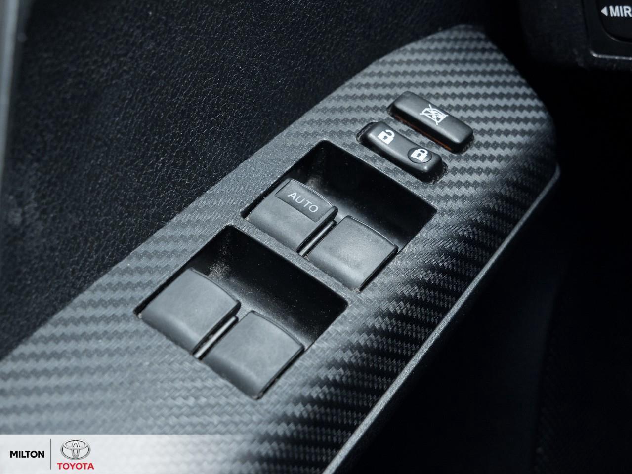 2015 Toyota RAV4 LE UPGRADE TOUCH SCREEN HEATED SEATS CAMERA ONE OW Photo