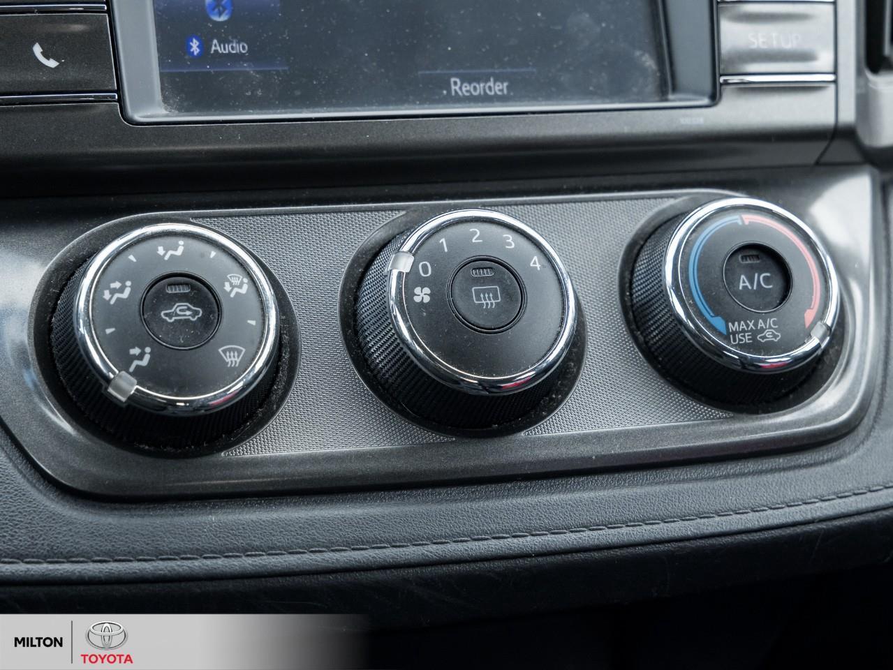 2015 Toyota RAV4 LE UPGRADE TOUCH SCREEN HEATED SEATS CAMERA ONE OW Photo