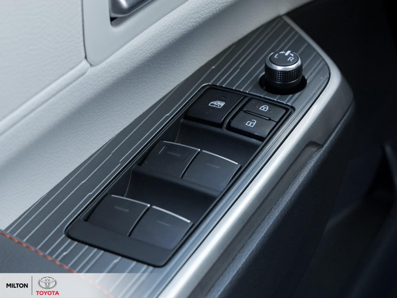 2024 Toyota Sienna LEATHER NAVIGATION BLIND SPOT SUNROOF REMOTE CONNE Photo