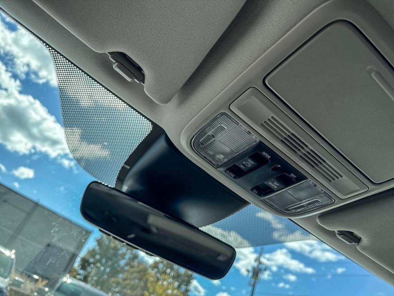 2025 Honda Odyssey Touring Photo