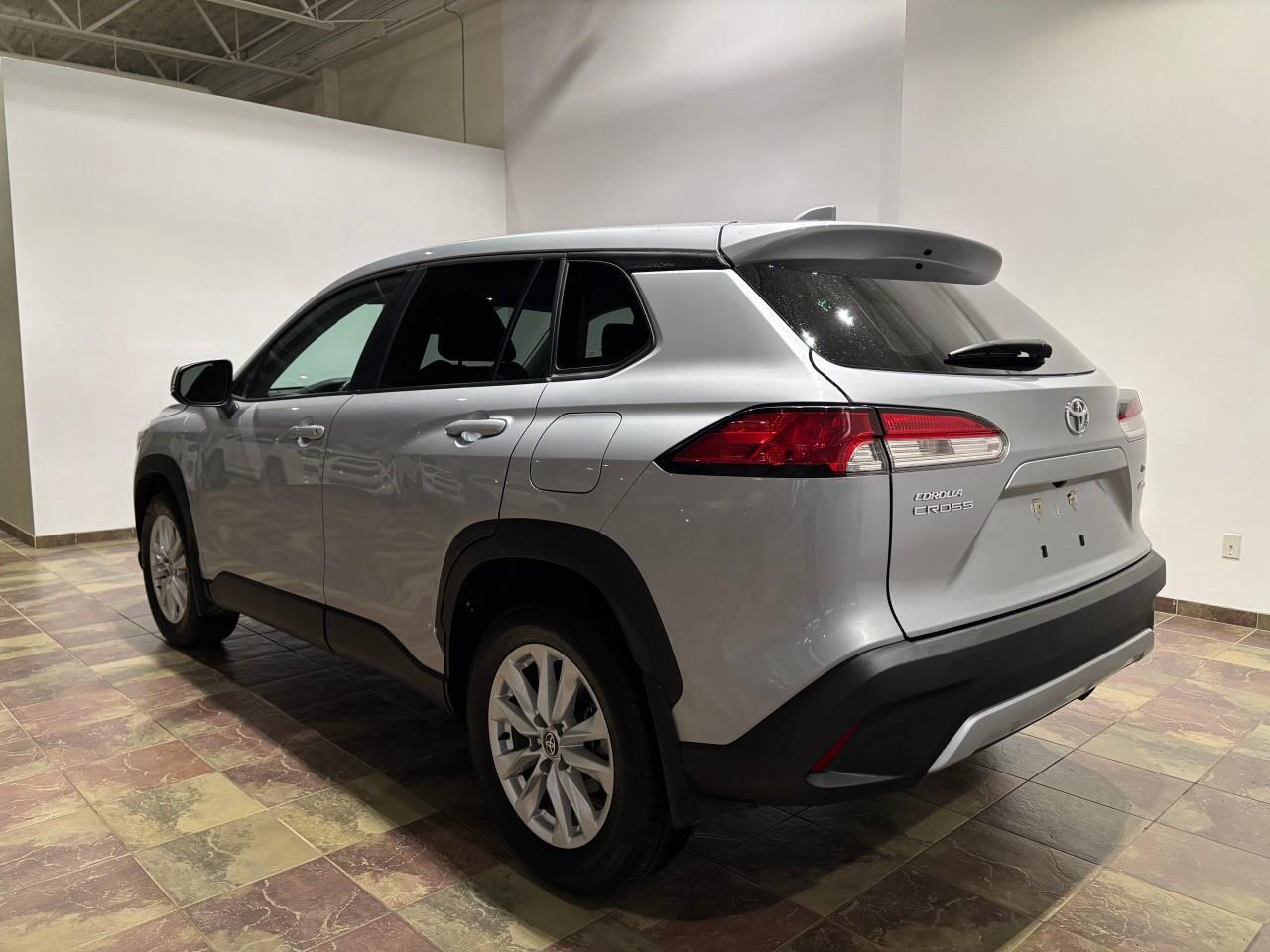 2024 Toyota Corolla Cross LE Photo