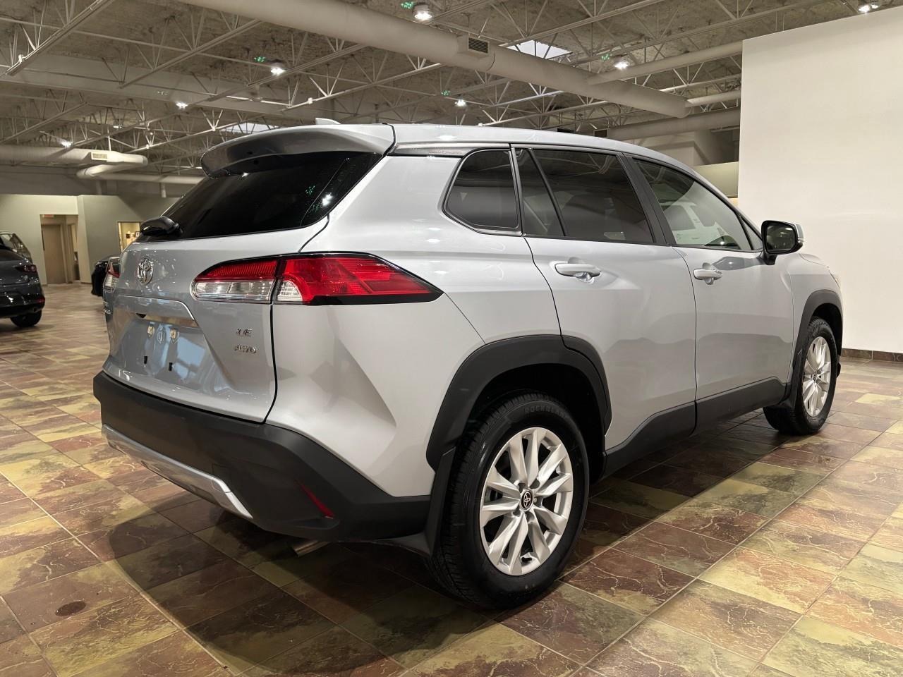 2024 Toyota Corolla Cross LE Photo