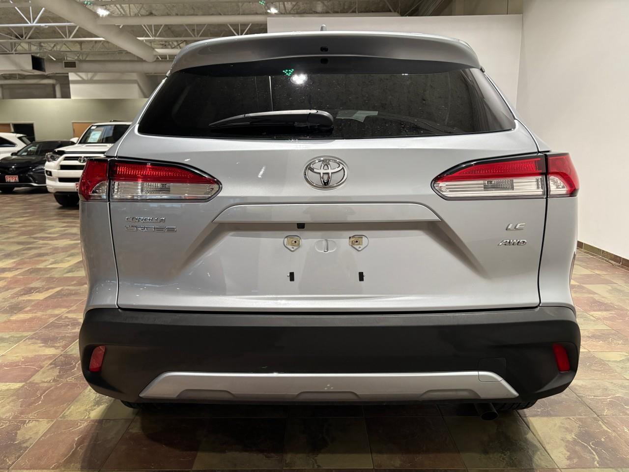 2024 Toyota Corolla Cross LE Photo