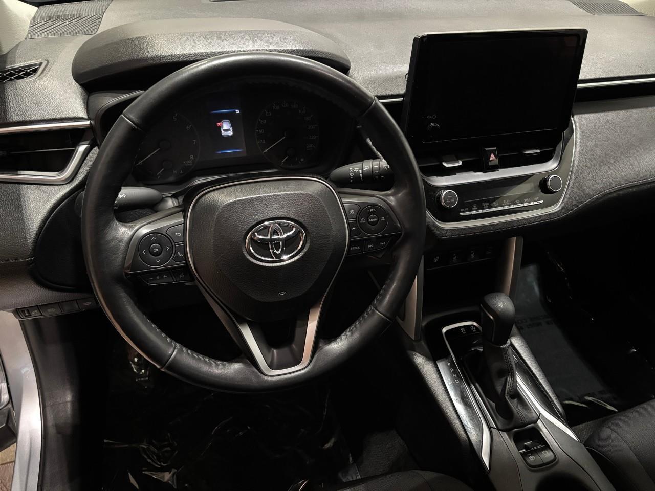 2024 Toyota Corolla Cross LE Photo