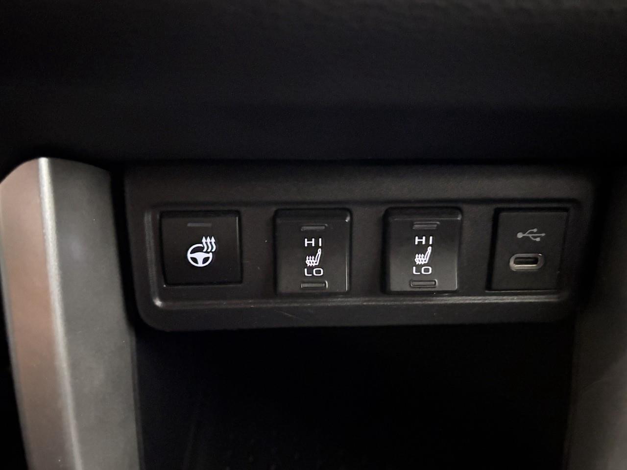 2024 Toyota Corolla Cross LE Photo