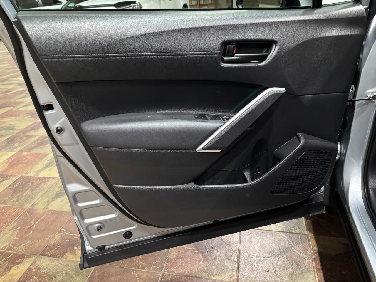 2024 Toyota Corolla Cross LE Photo