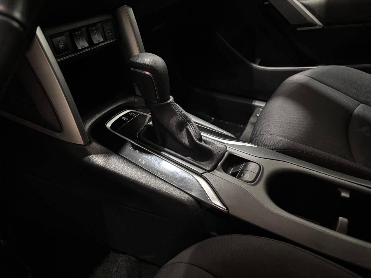 2024 Toyota Corolla Cross LE Photo