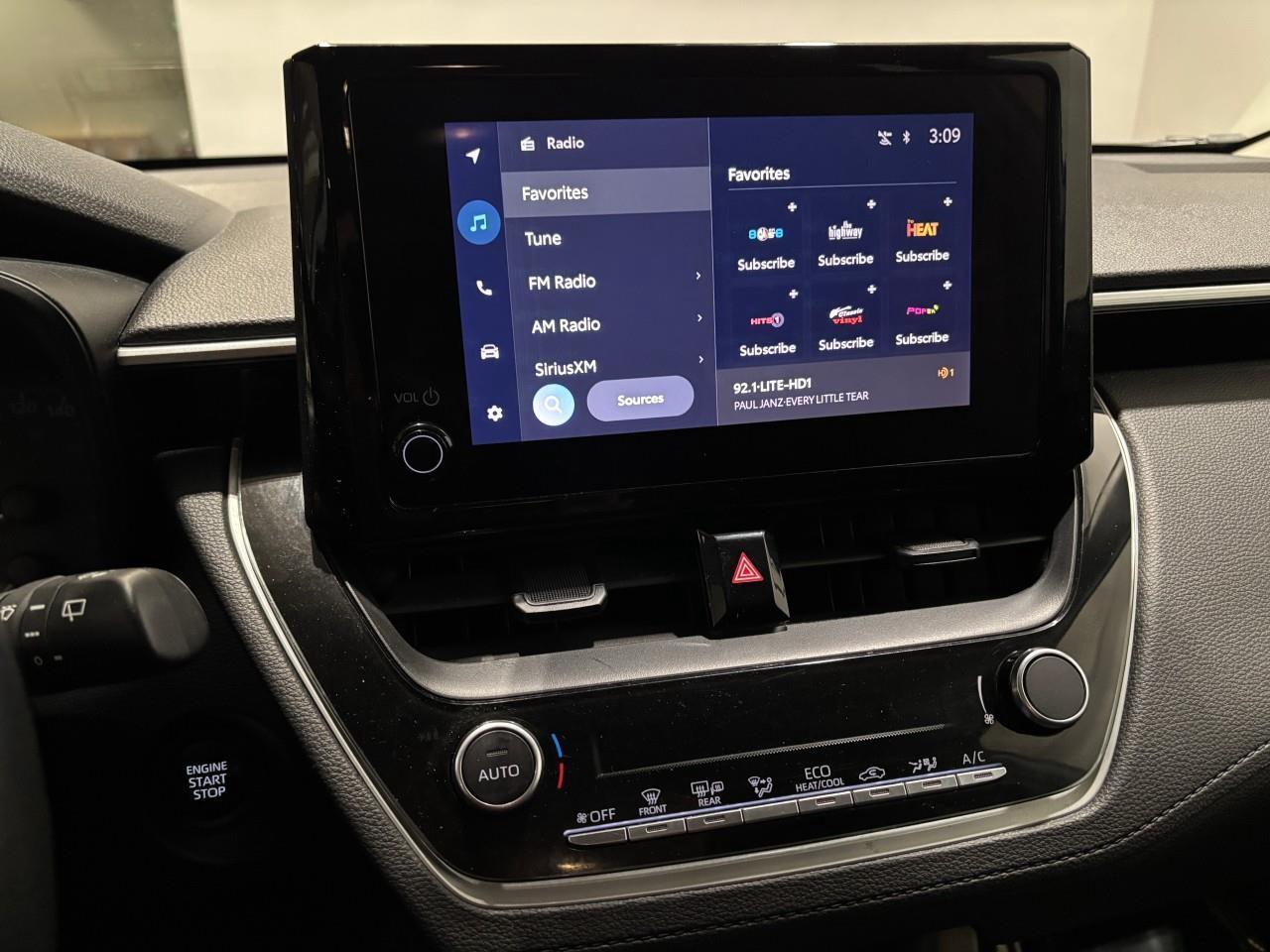 2024 Toyota Corolla Cross LE Photo