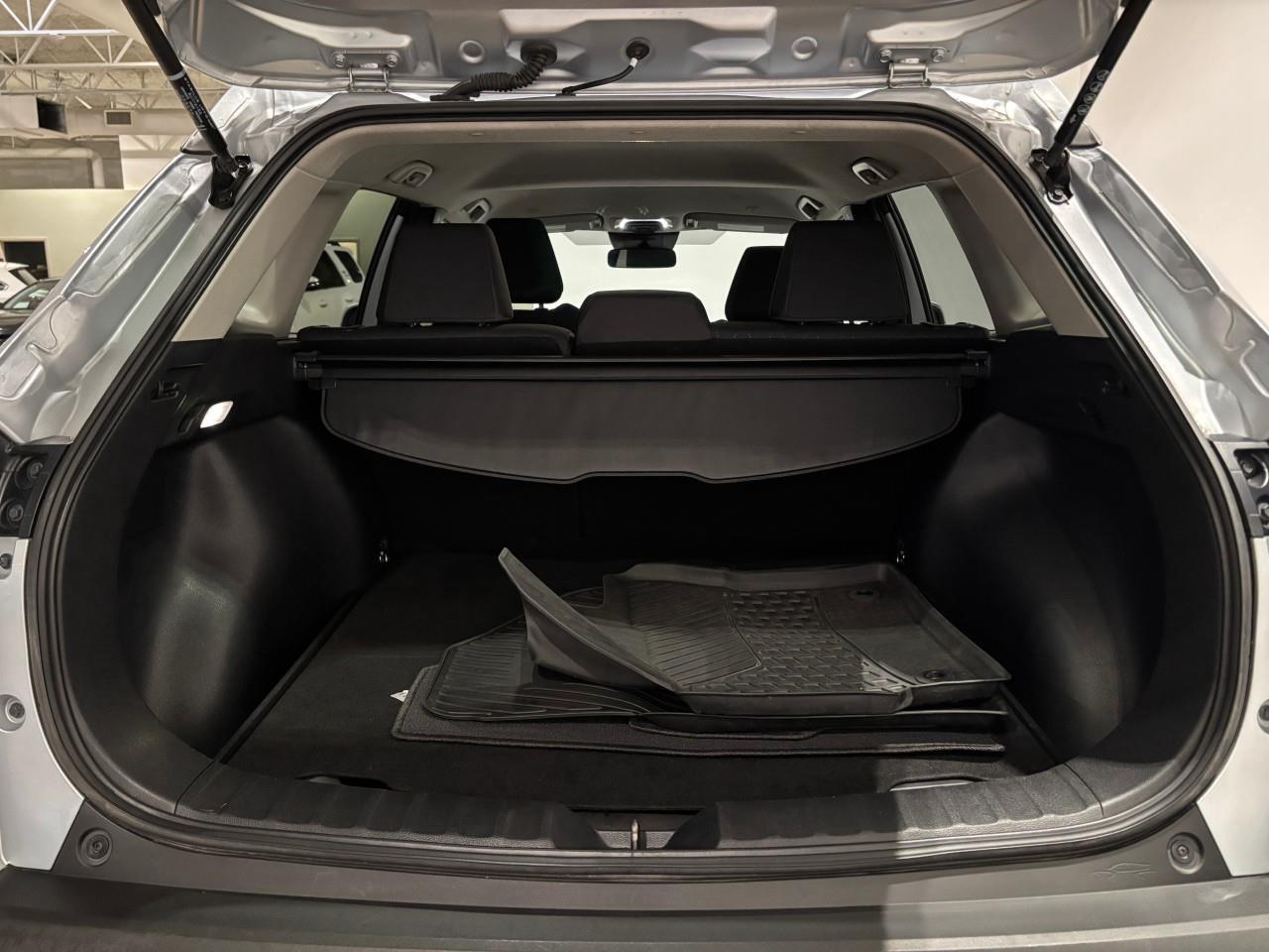 2024 Toyota Corolla Cross LE Photo