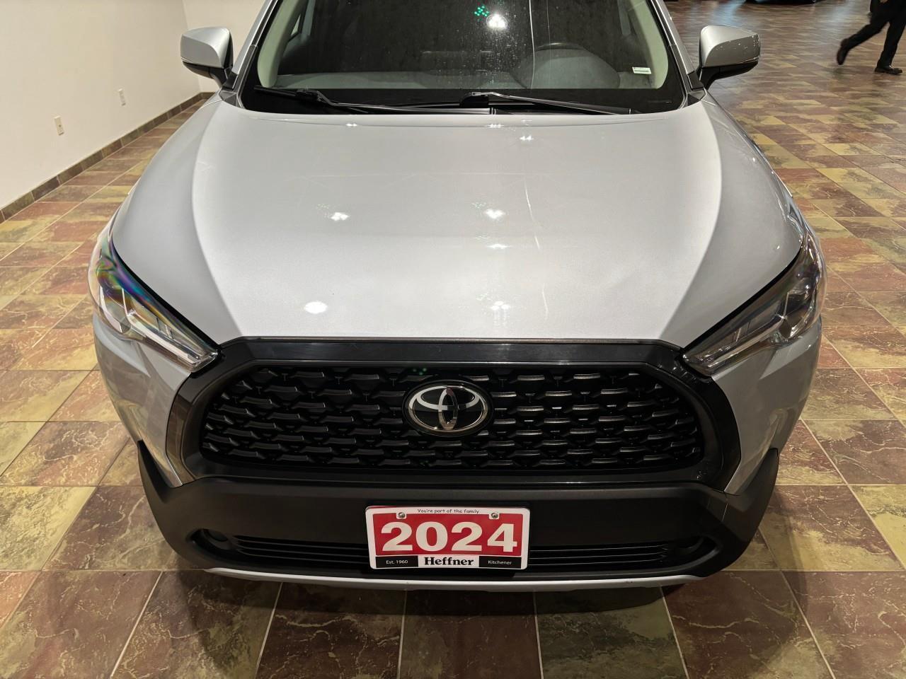 2024 Toyota Corolla Cross LE Photo