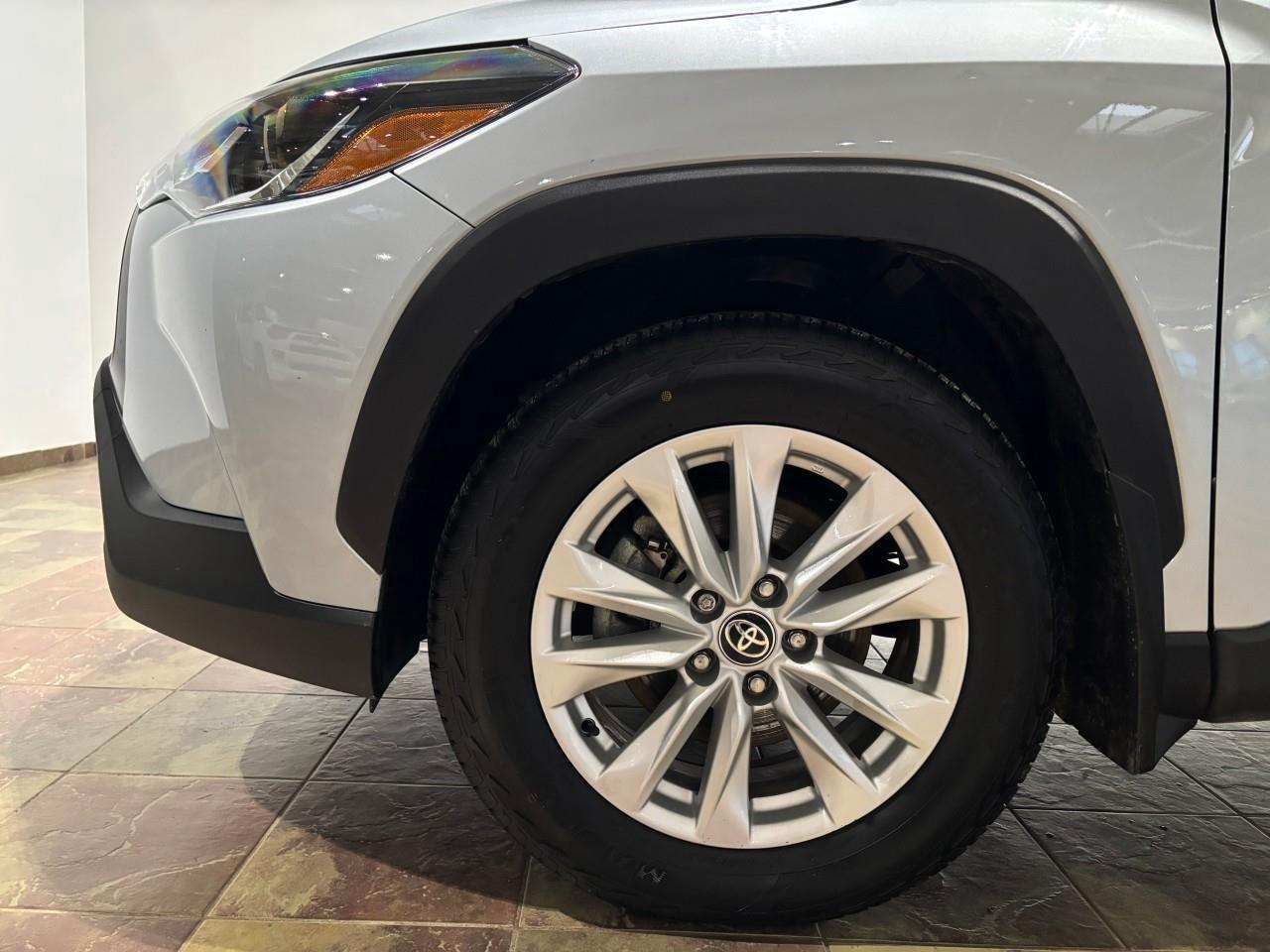 2024 Toyota Corolla Cross LE Photo