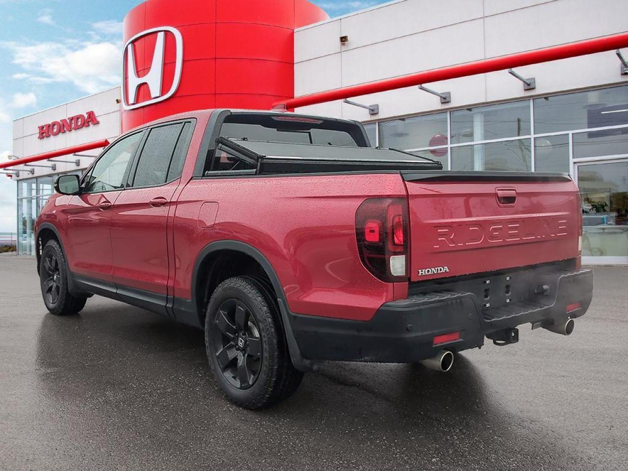 2025 Honda Ridgeline Black Edition Photo3