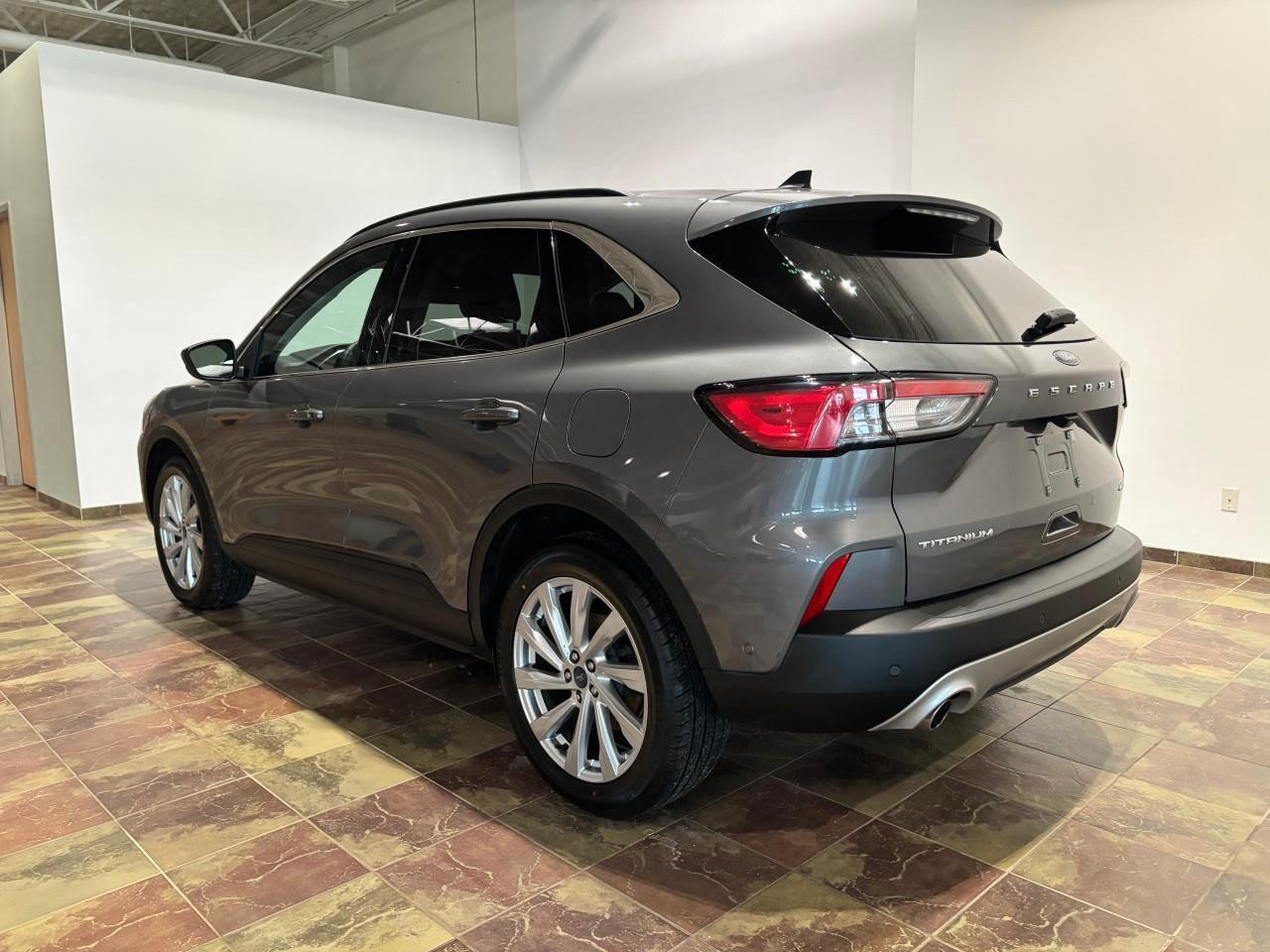 2022 Ford Escape Titanium Hybrid Photo