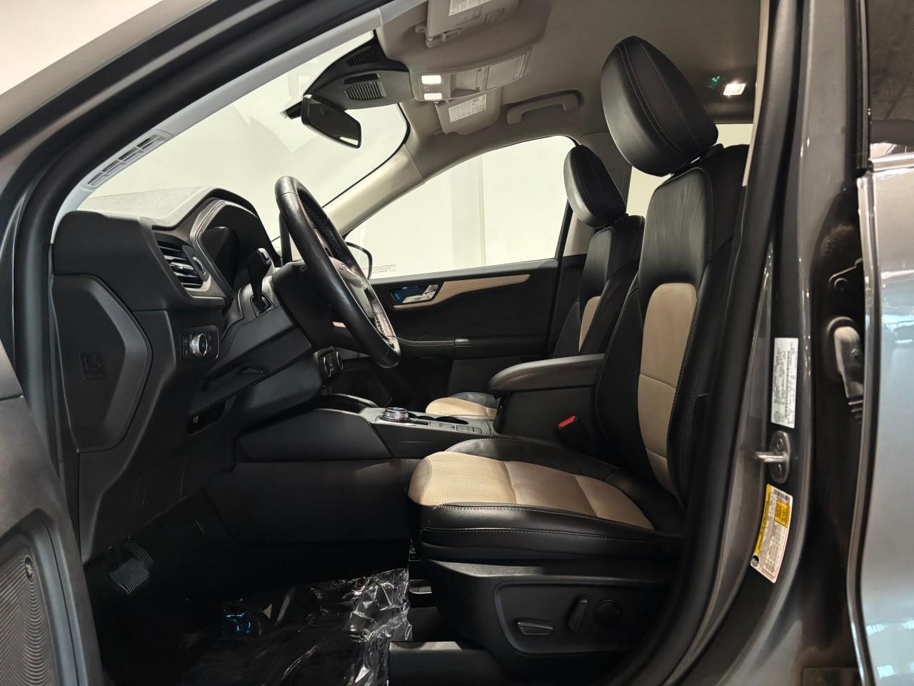 2022 Ford Escape Titanium Hybrid Photo