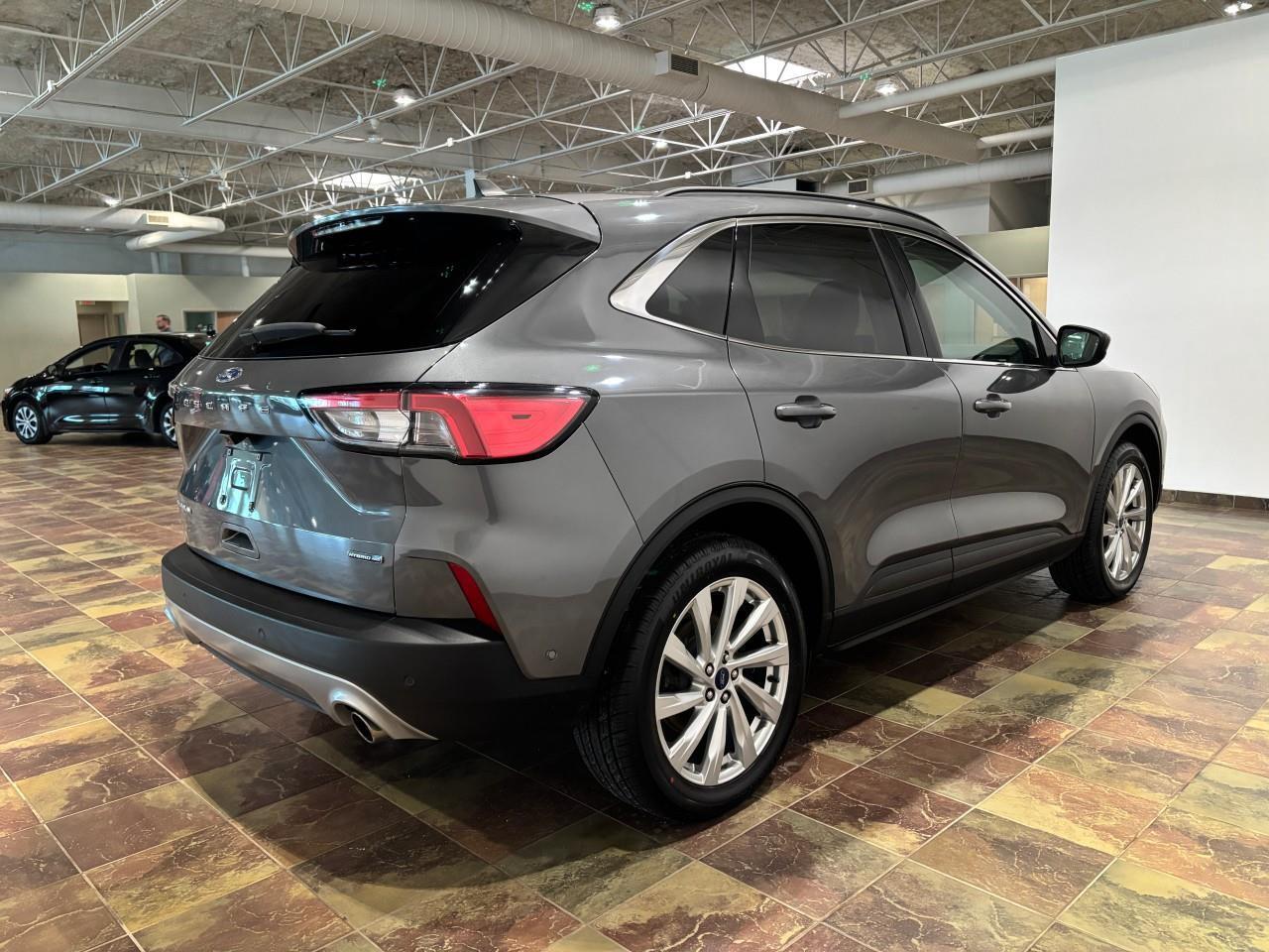 2022 Ford Escape Titanium Hybrid Photo