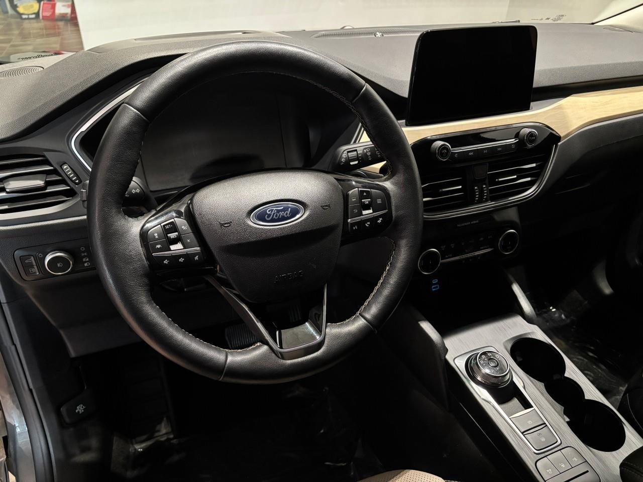 2022 Ford Escape Titanium Hybrid Photo