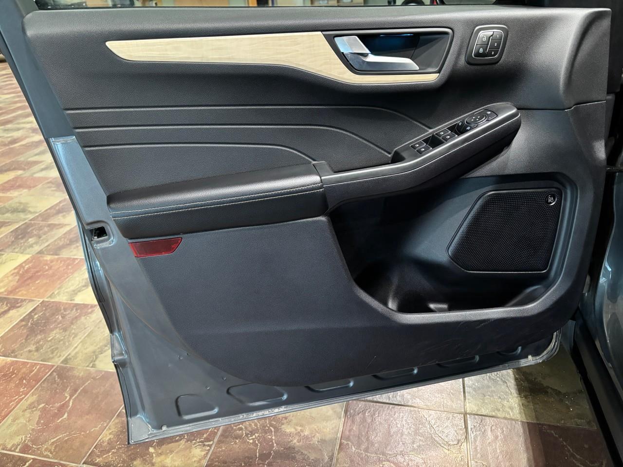 2022 Ford Escape Titanium Hybrid Photo