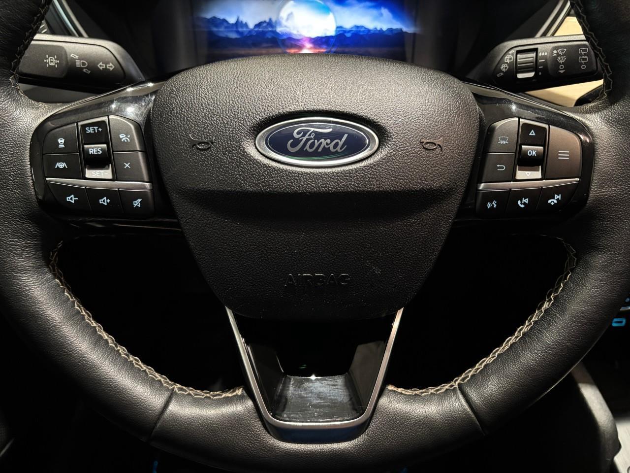 2022 Ford Escape Titanium Hybrid Photo