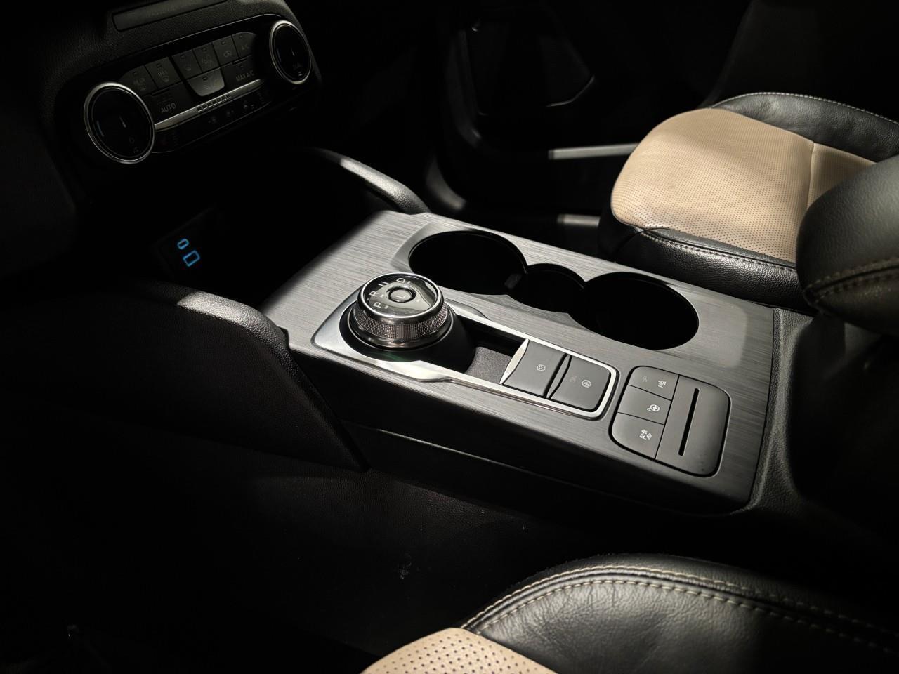 2022 Ford Escape Titanium Hybrid Photo