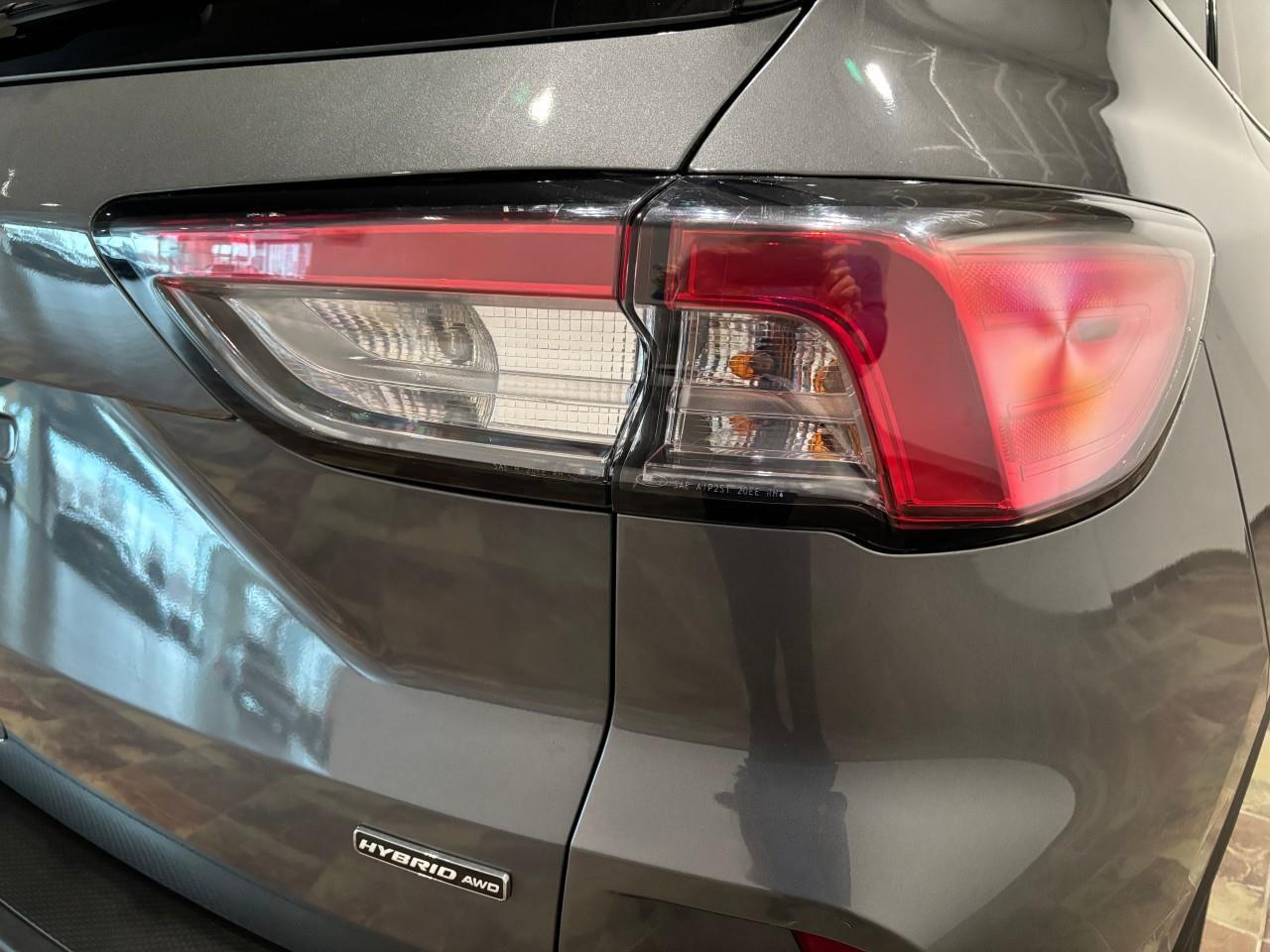 2022 Ford Escape Titanium Hybrid Photo