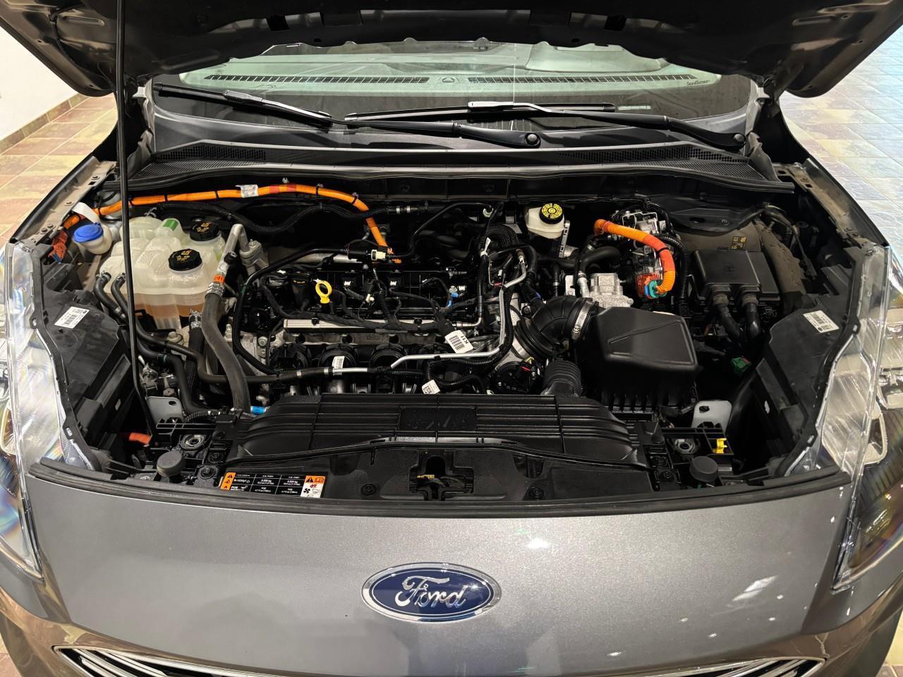 2022 Ford Escape Titanium Hybrid Photo