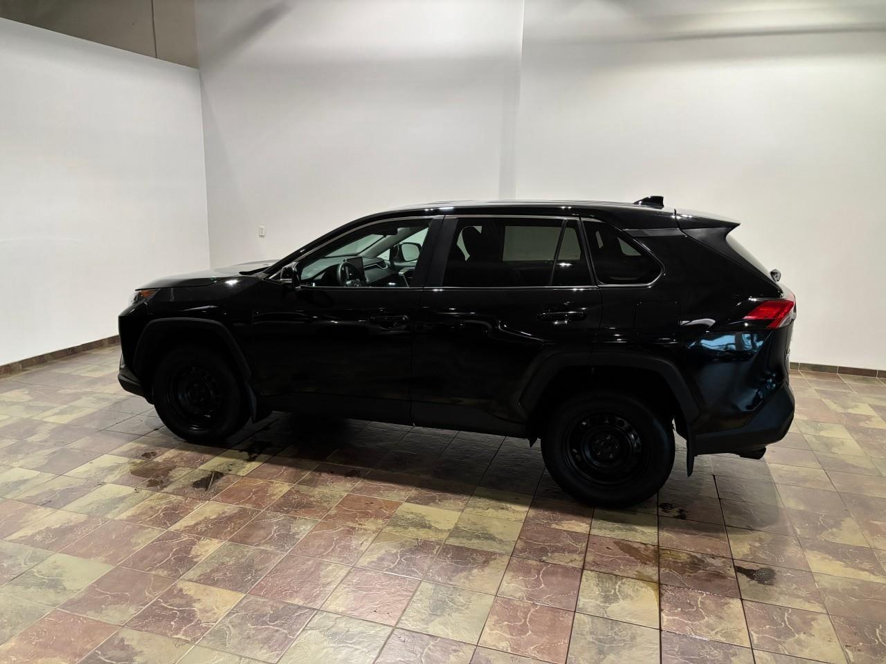 2024 Toyota RAV4 LE Photo4