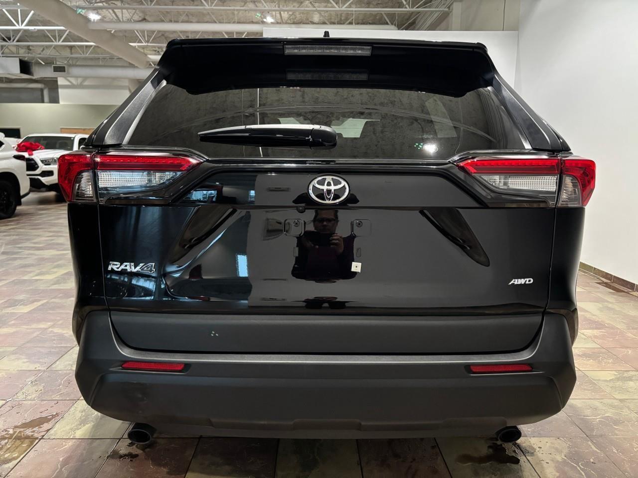 2024 Toyota RAV4 LE Photo