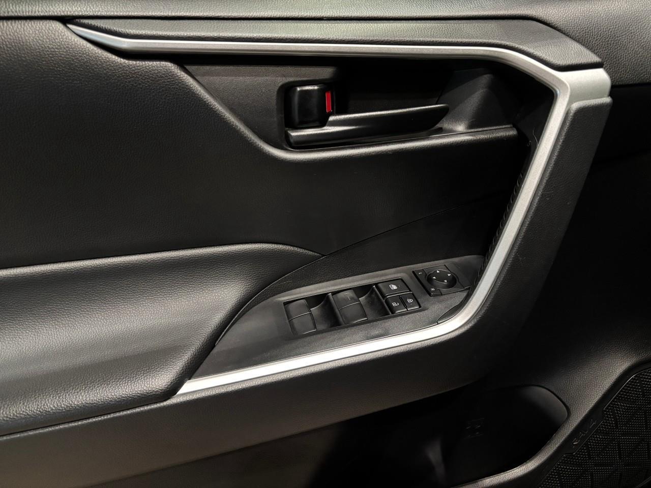 2024 Toyota RAV4 LE Photo