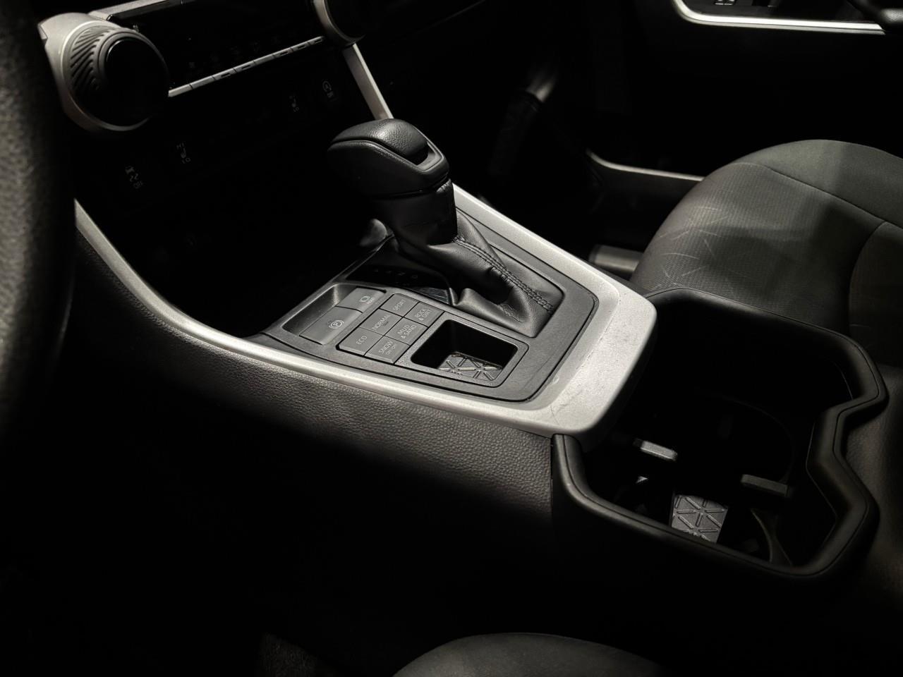 2024 Toyota RAV4 LE Photo