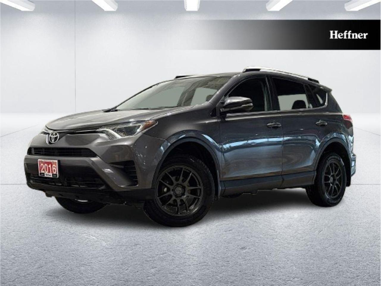 2016 Toyota RAV4 LE Photo0