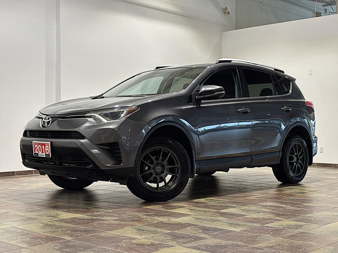2016 Toyota RAV4 LE Photo