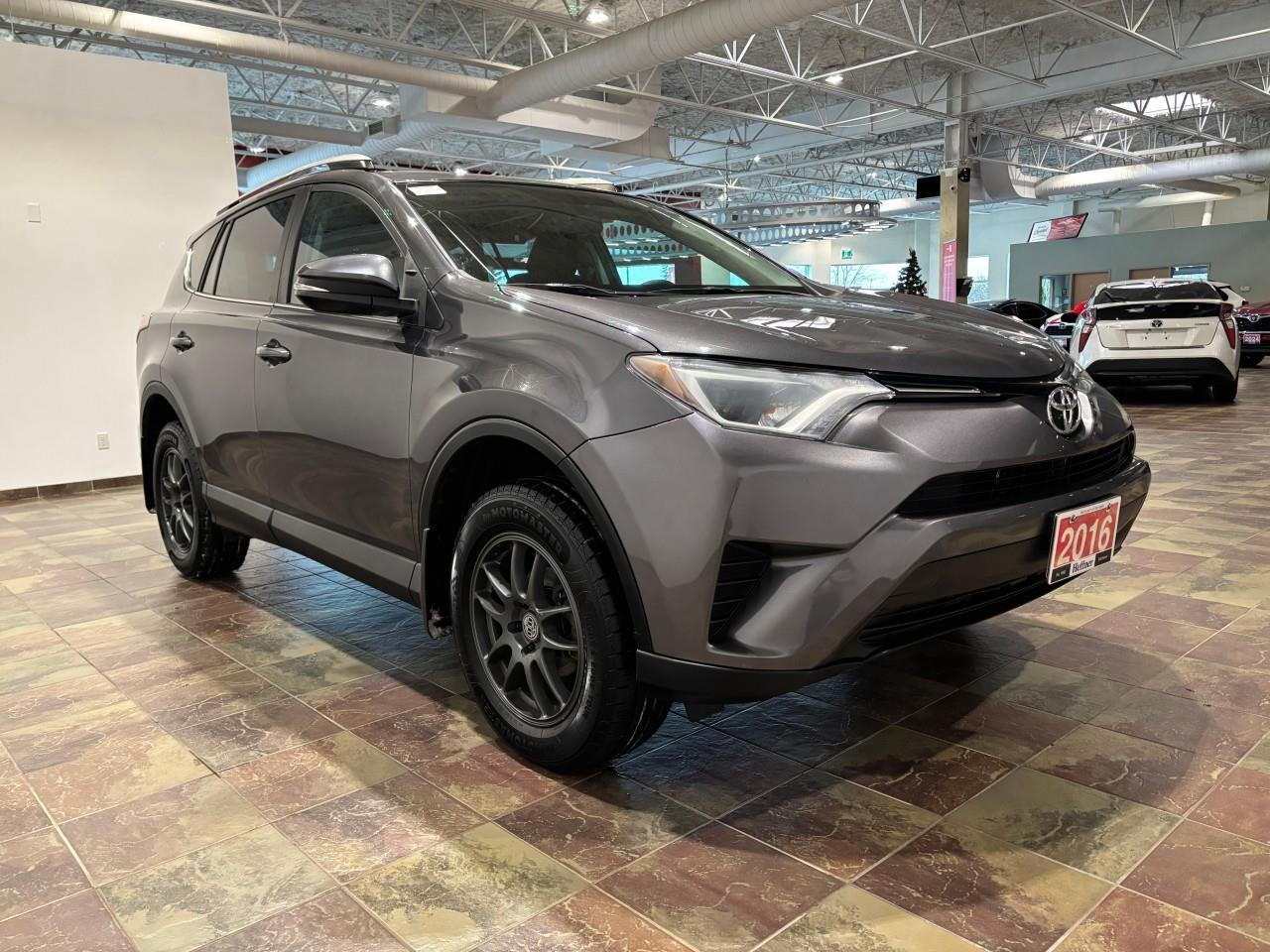2016 Toyota RAV4 LE Photo