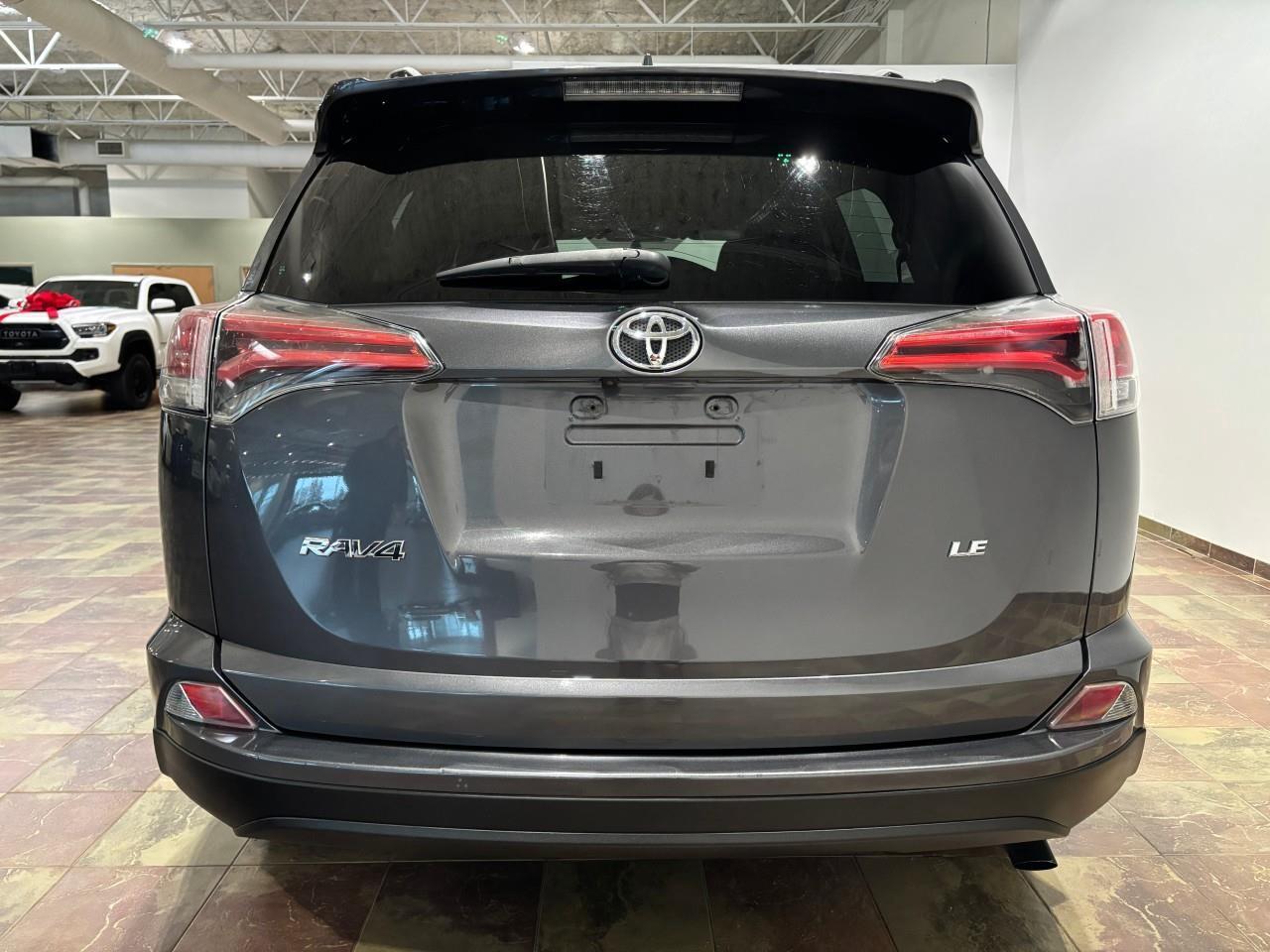 2016 Toyota RAV4 LE Photo