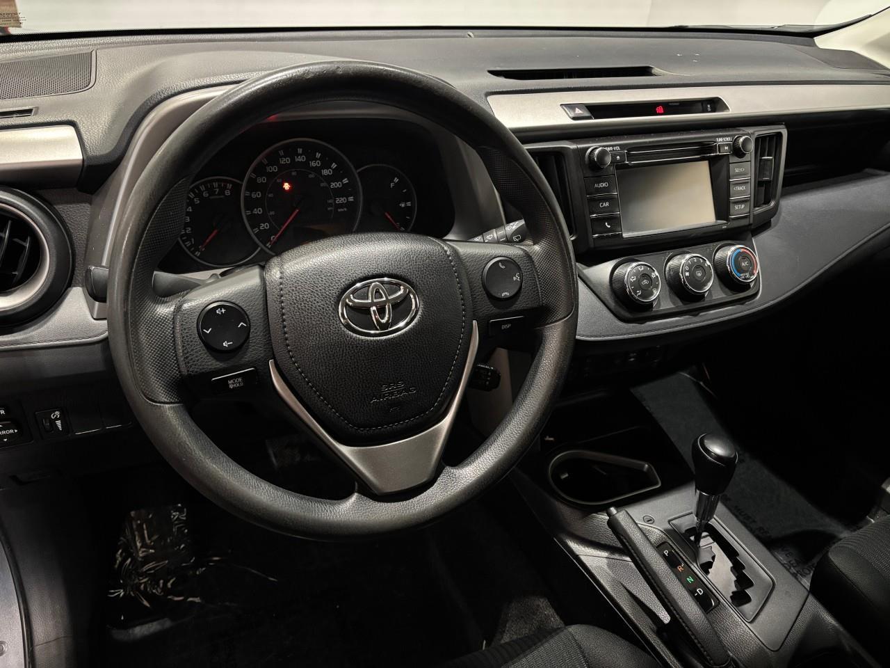 2016 Toyota RAV4 LE Photo