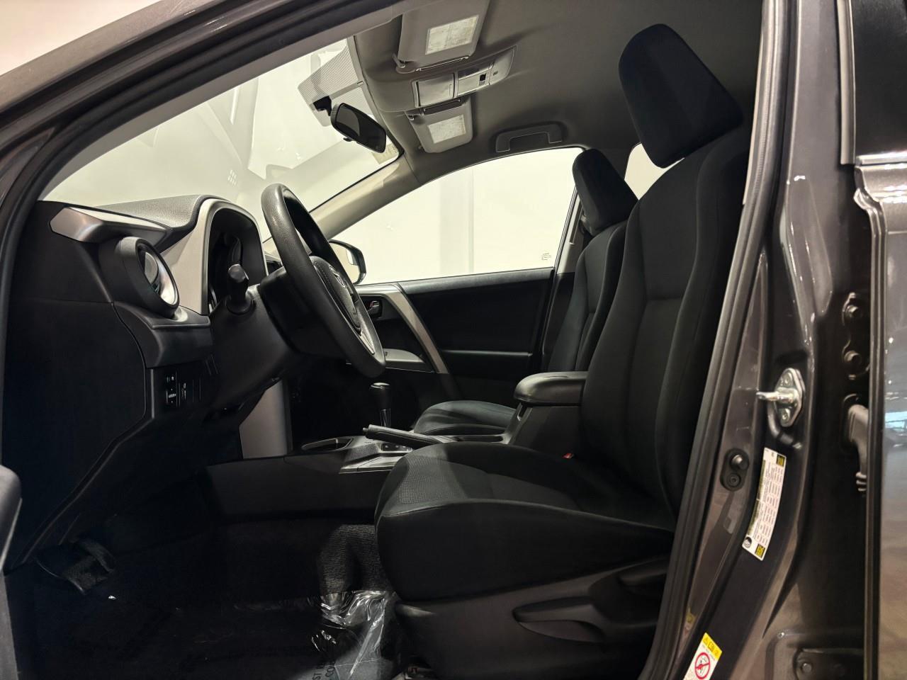 2016 Toyota RAV4 LE Photo