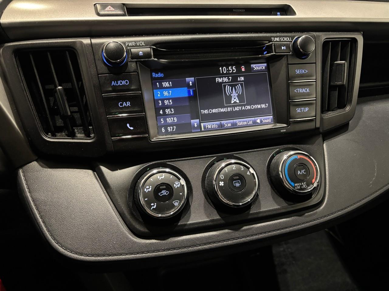 2016 Toyota RAV4 LE Photo