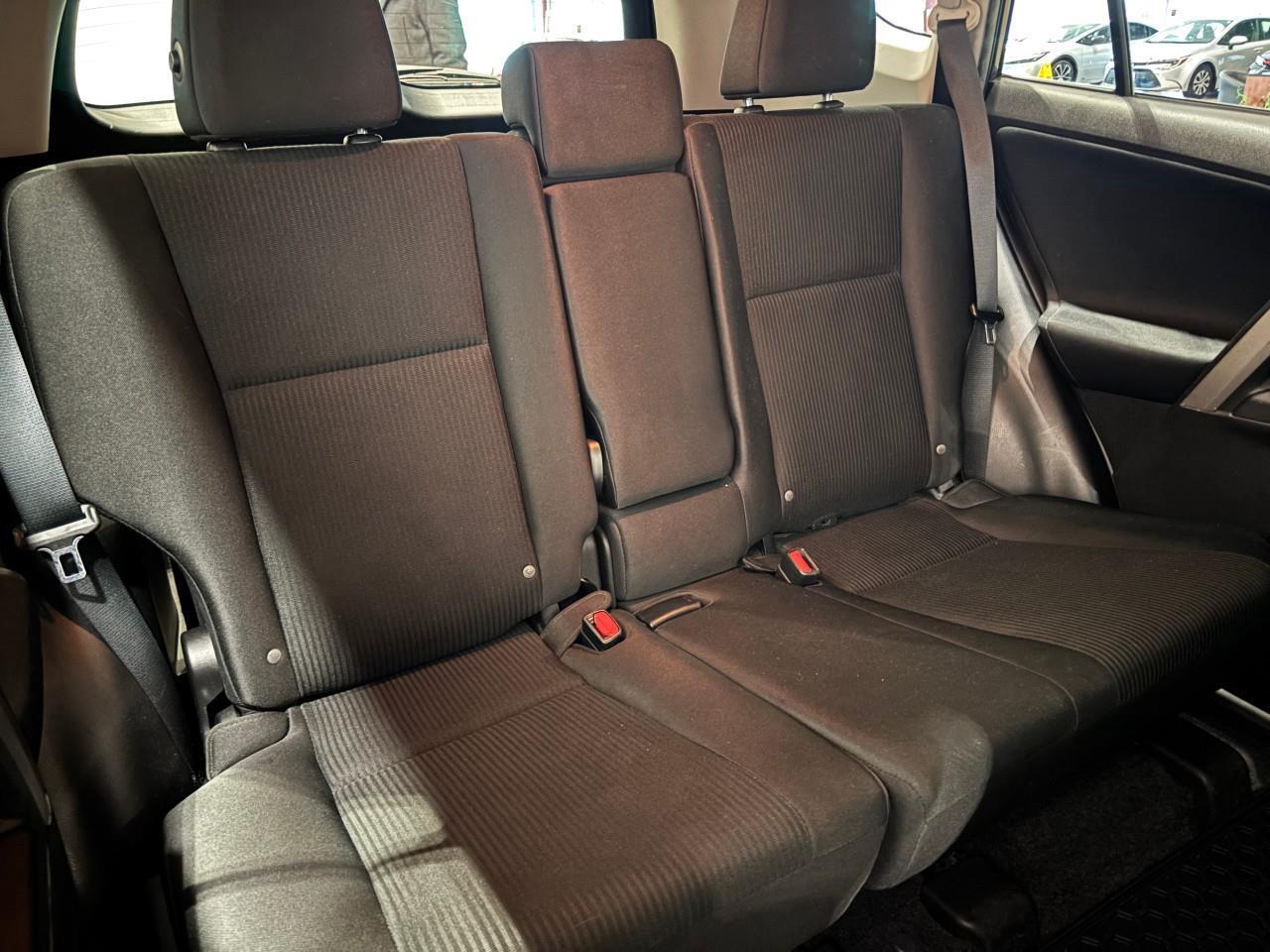 2016 Toyota RAV4 LE Photo