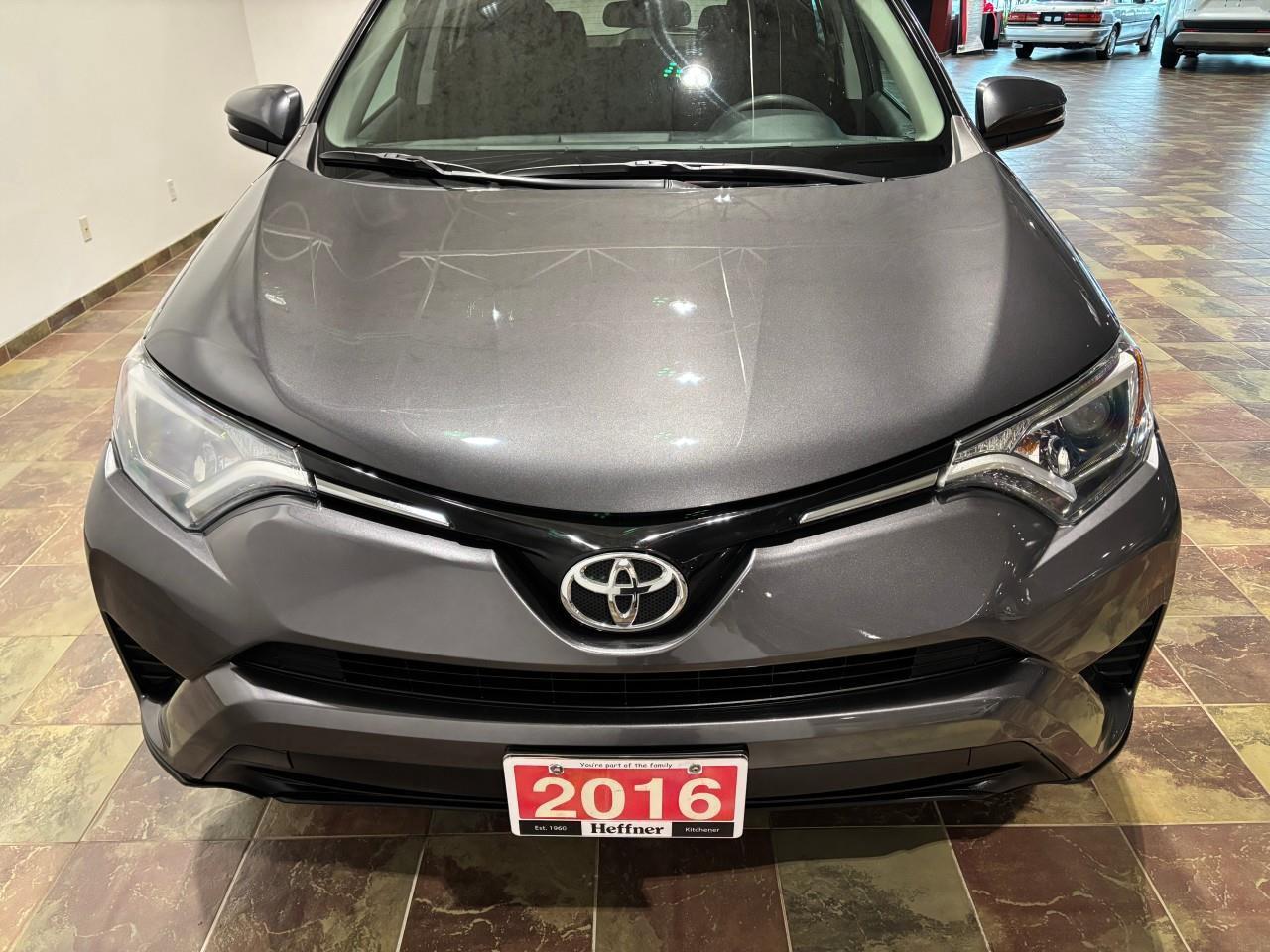 2016 Toyota RAV4 LE Photo