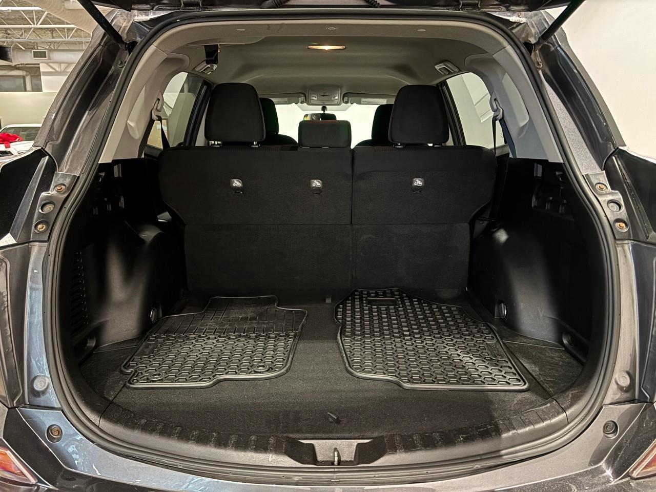 2016 Toyota RAV4 LE Photo