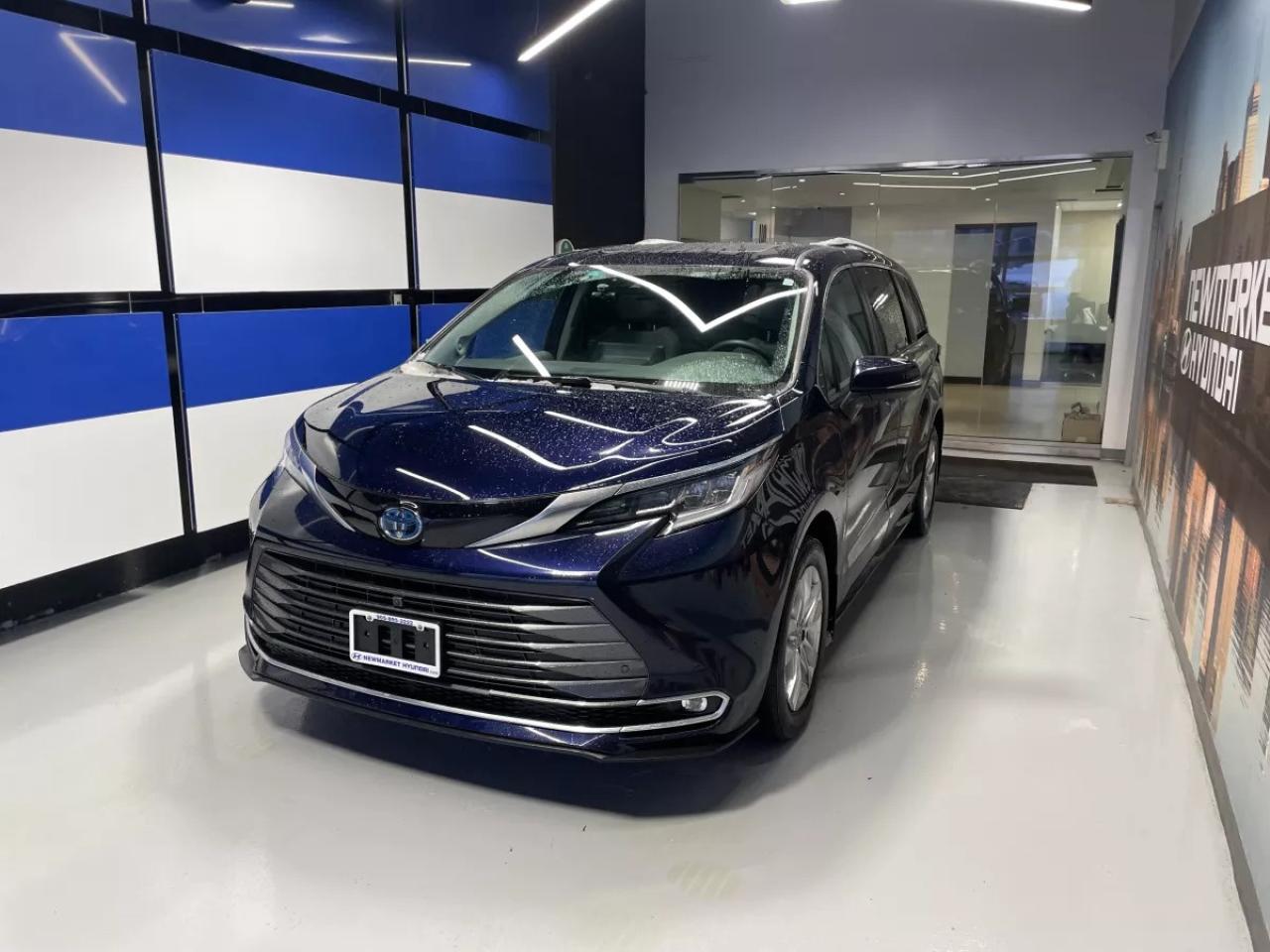 2022 Toyota Sienna LIMITED   HYBRID   HEATED SEATS   HEATED WHEEL   M Photo