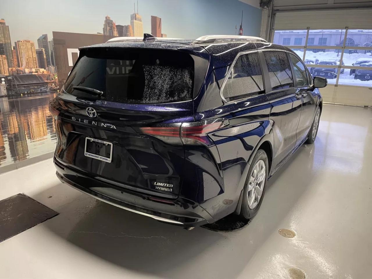 2022 Toyota Sienna LIMITED   HYBRID   HEATED SEATS   HEATED WHEEL   M Photo