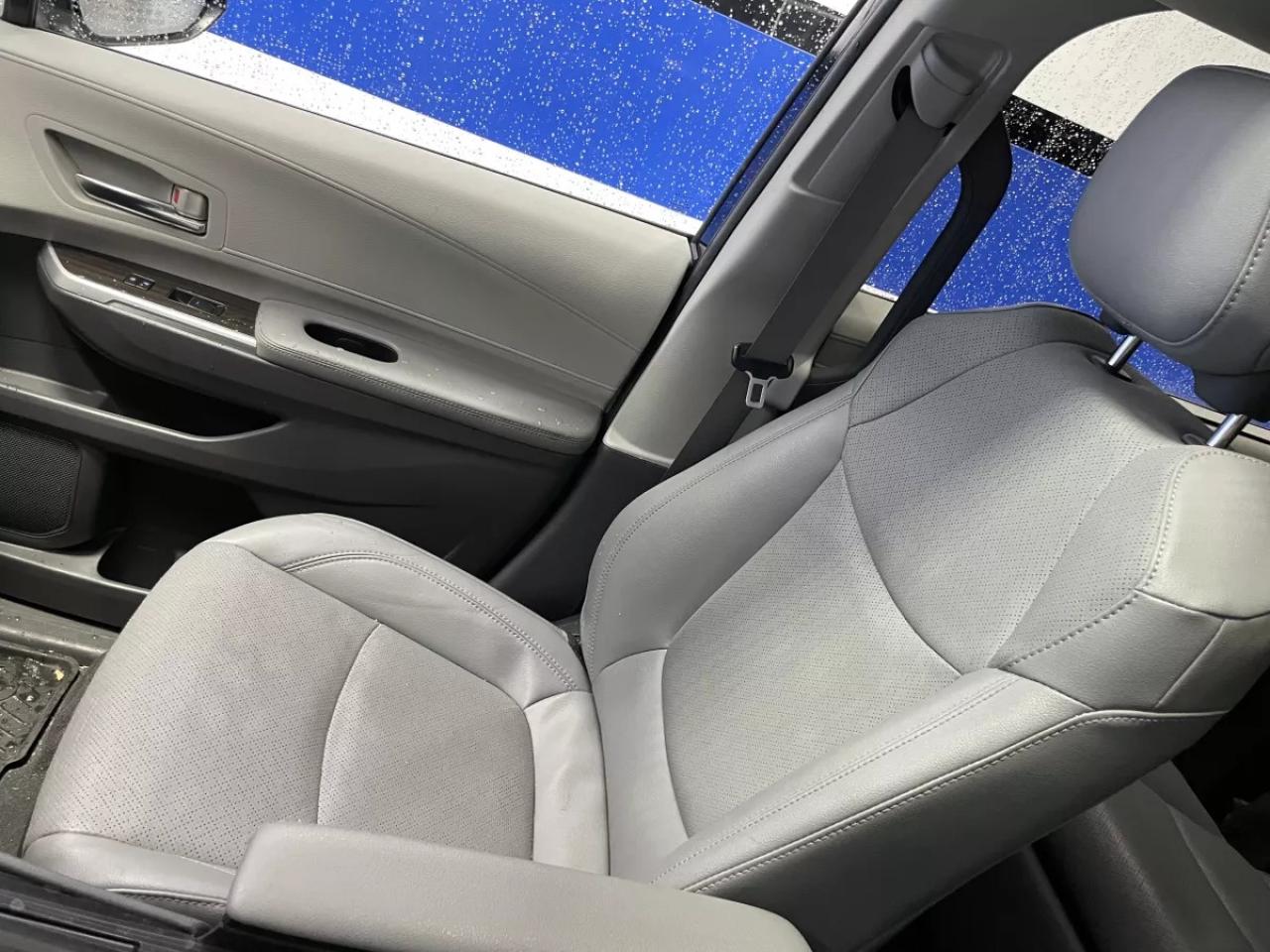 2022 Toyota Sienna LIMITED   HYBRID   HEATED SEATS   HEATED WHEEL   M Photo