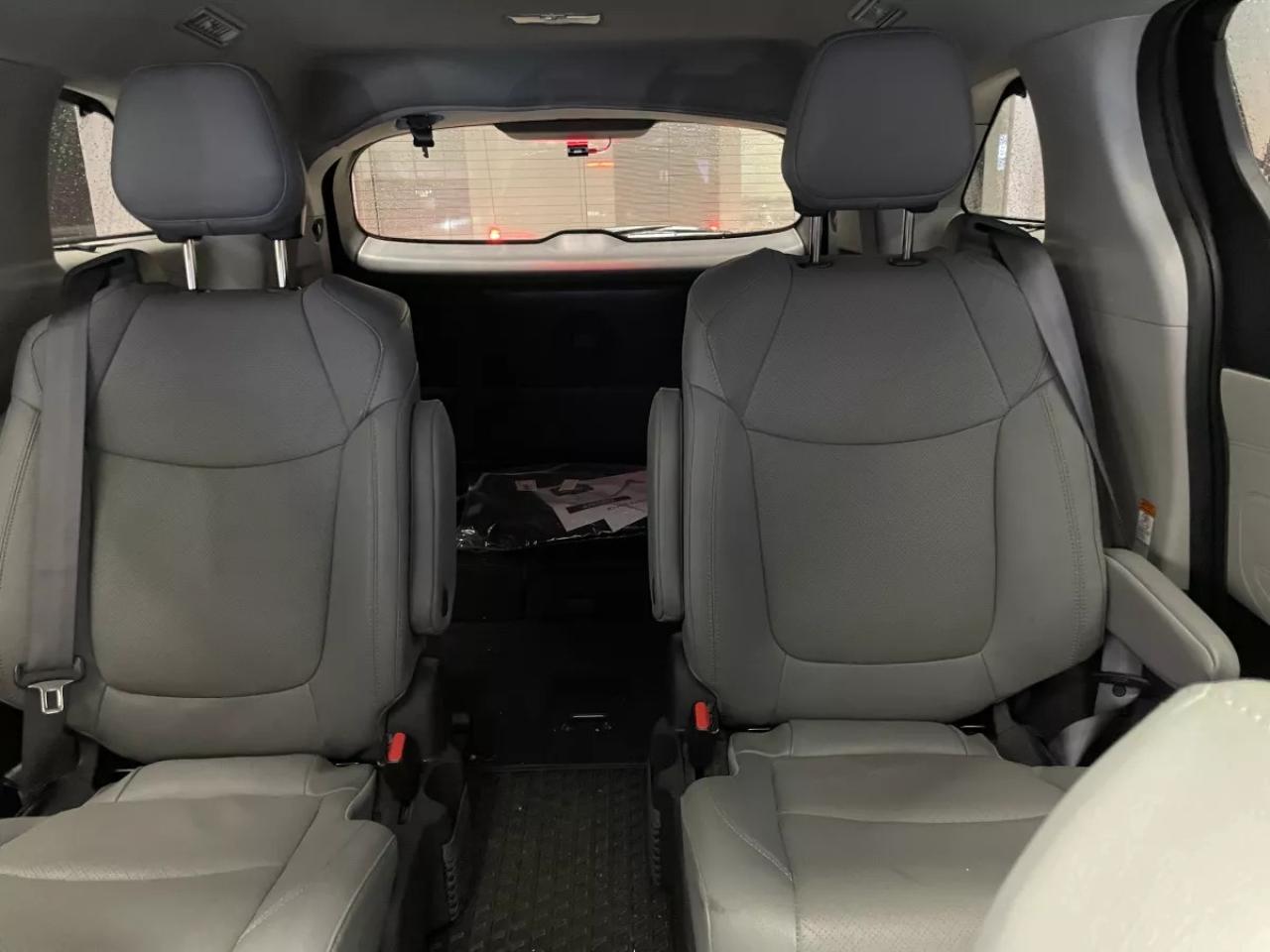 2022 Toyota Sienna LIMITED   HYBRID   HEATED SEATS   HEATED WHEEL   M Photo